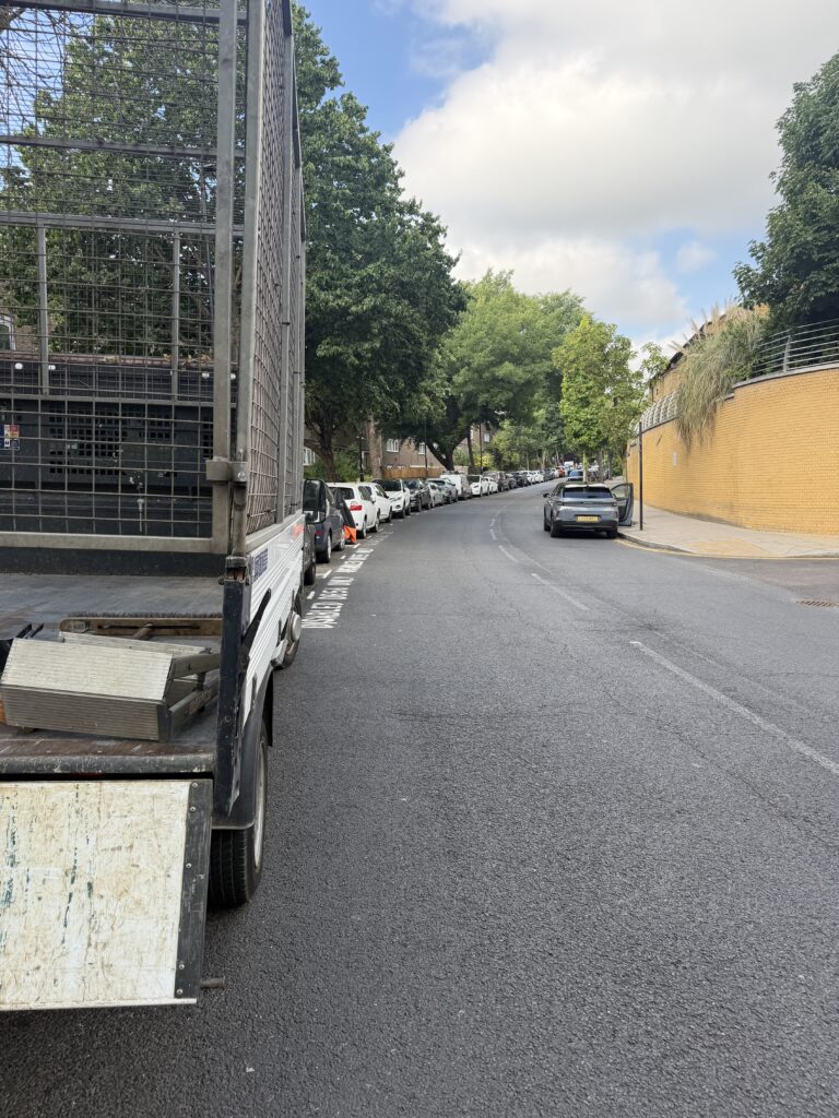 Licensed rubbish clearance service operating in Archway, North London.